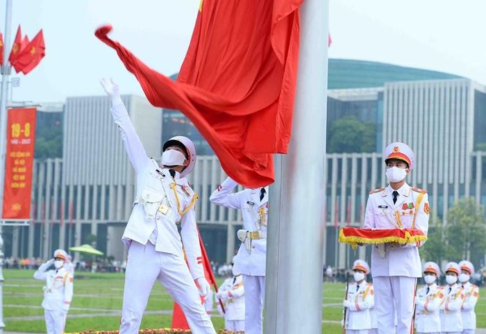 Lễ thượng cờ mừng Quốc khánh ở Lăng Chủ tịch Hồ Chí Minh - 8