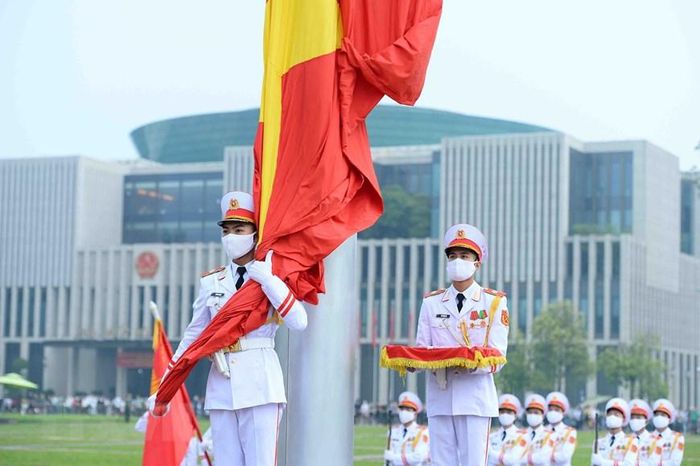 Lễ thượng cờ mừng Quốc khánh ở Lăng Chủ tịch Hồ Chí Minh - 7