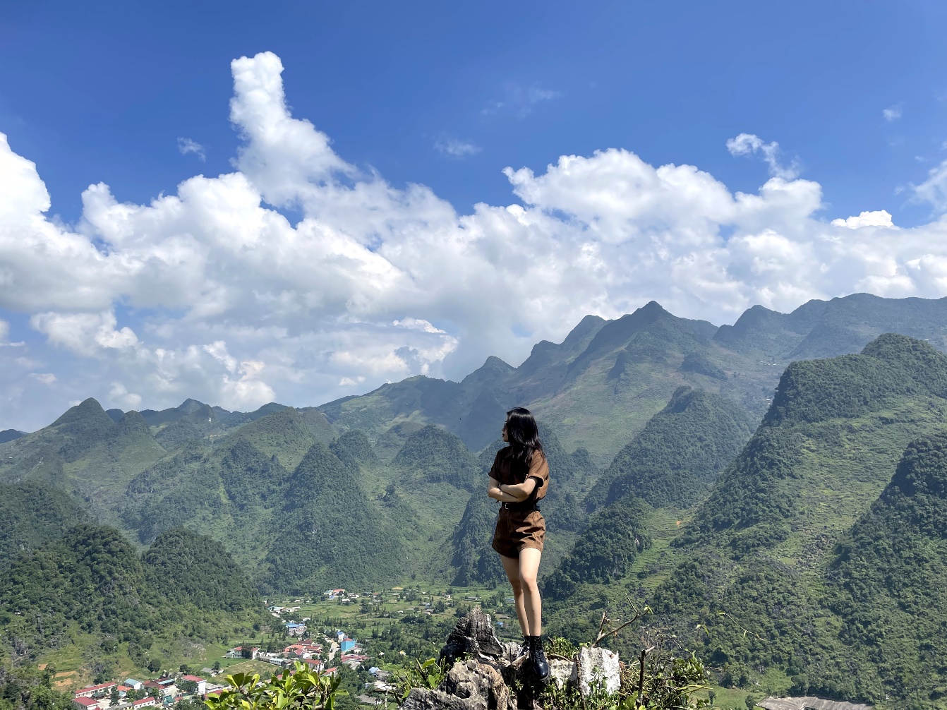 Đứng giữa chốn núi đồi, hít bầu không khí trong lành và nhìn ngắm thiên nhiên Hà Giang - 5