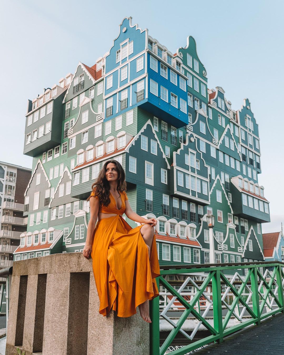 Đến Hà Lan trải nghiệm khách sạn độc đáo như một món đồ chơi Lego cỡ lớn - 1