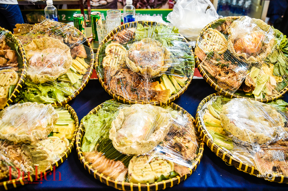Hàng ngàn lượt du khách đổ về Chợ quê ẩm thực Củ Chi thưởng thức món ngon dân dã - 9