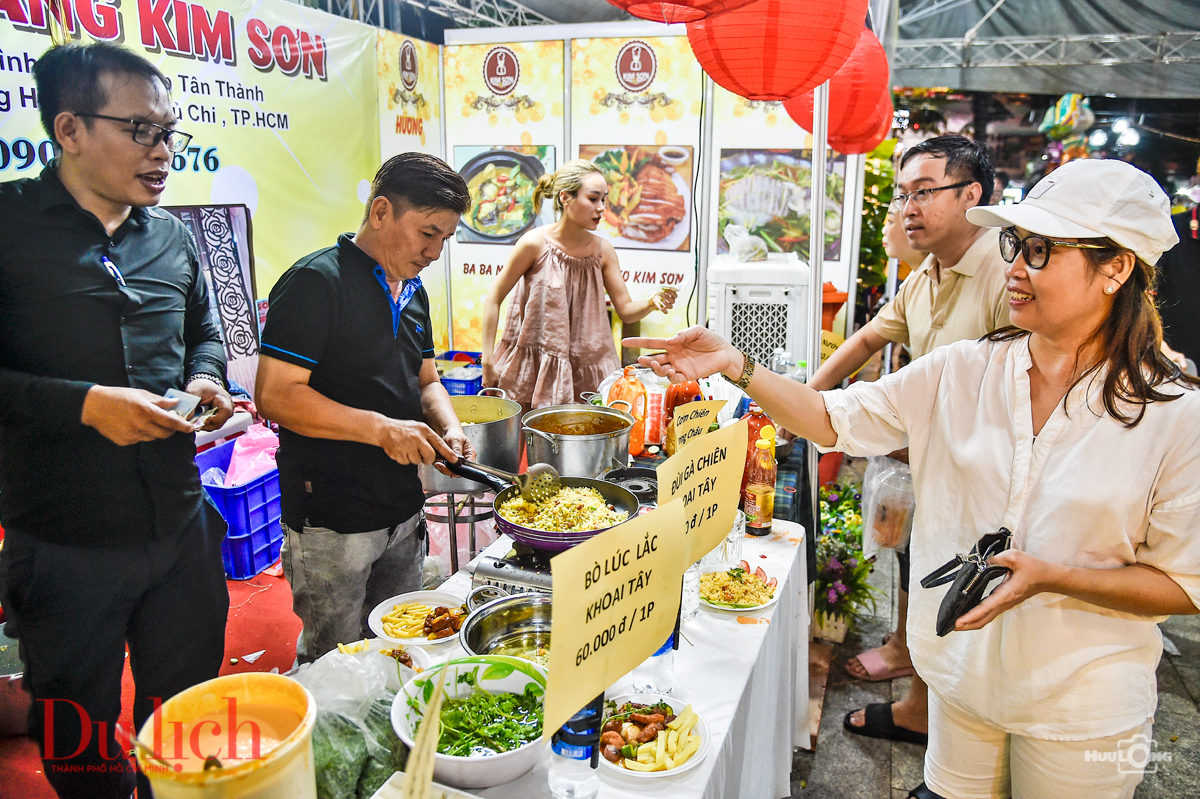 Hàng ngàn lượt du khách đổ về Chợ quê ẩm thực Củ Chi thưởng thức món ngon dân dã - 10