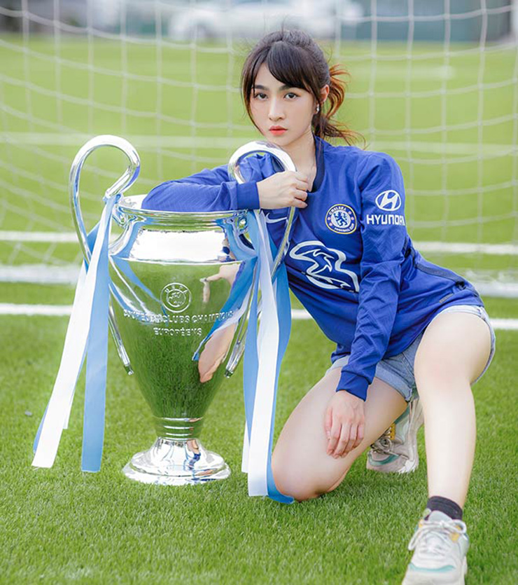 Á hậu Huyền My cùng fan Chelsea nói gì về việc HLV Tuchel bị sa thải? - 6