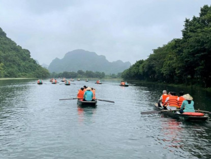 Chuyển động - Dừng bán vé tham quan di sản Tràng An vì mưa lũ ngập hang