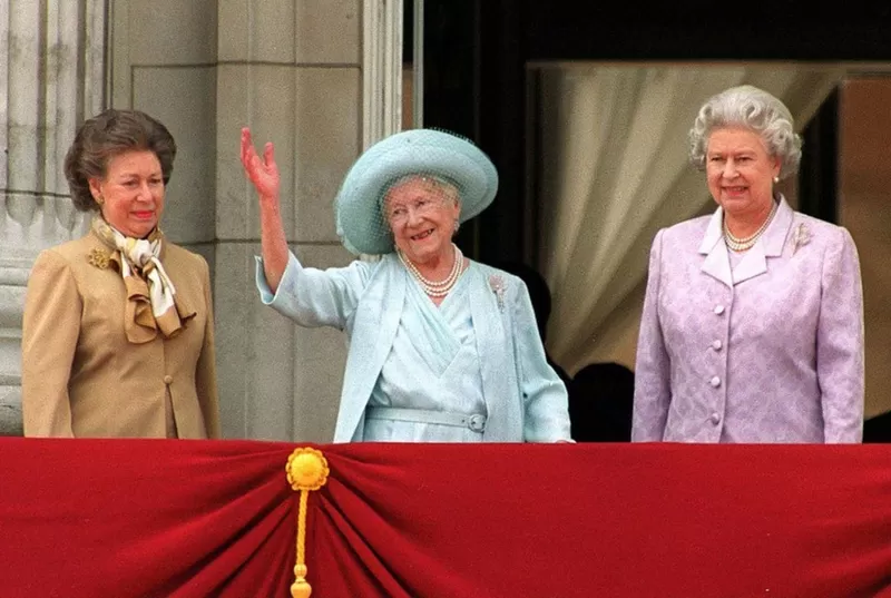 Cuộc đời Nữ hoàng Elizabeth II qua những bức ảnh - 14