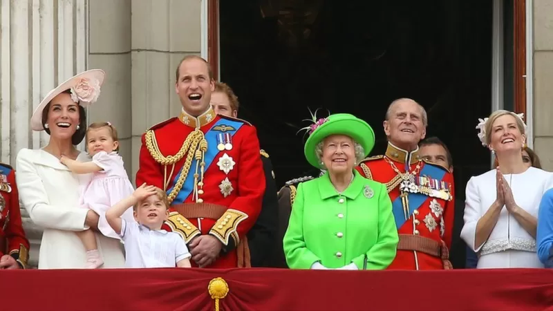 Cuộc đời Nữ hoàng Elizabeth II qua những bức ảnh - 17