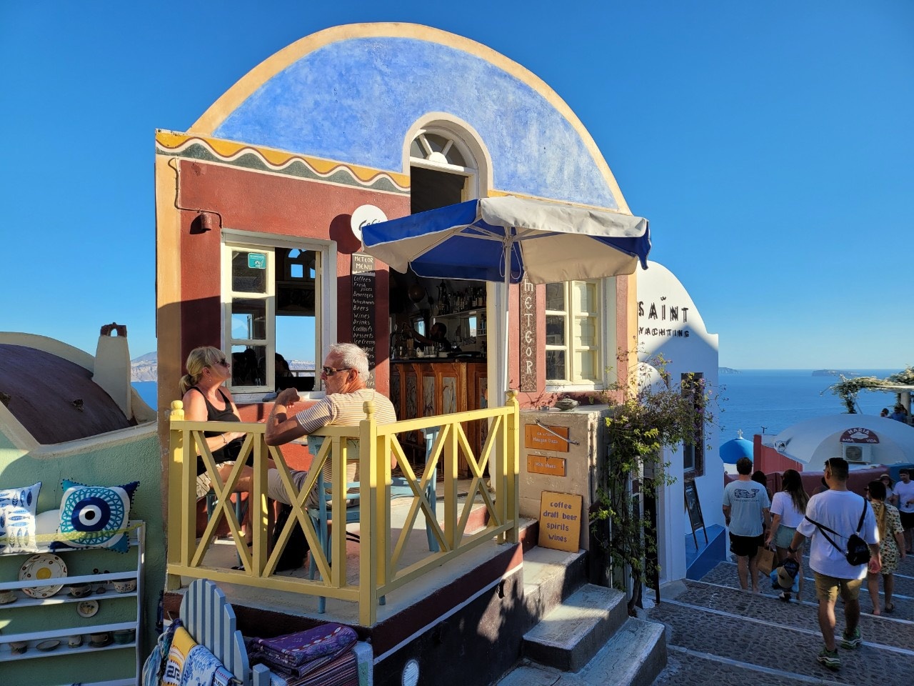 Ngủ nhà hang giá nghìn USD ở đảo thiên đường Santorini - 7