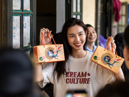 Giải trí - Hoa hậu Thùy Tiên tích cực làm từ thiện sau khi được minh oan