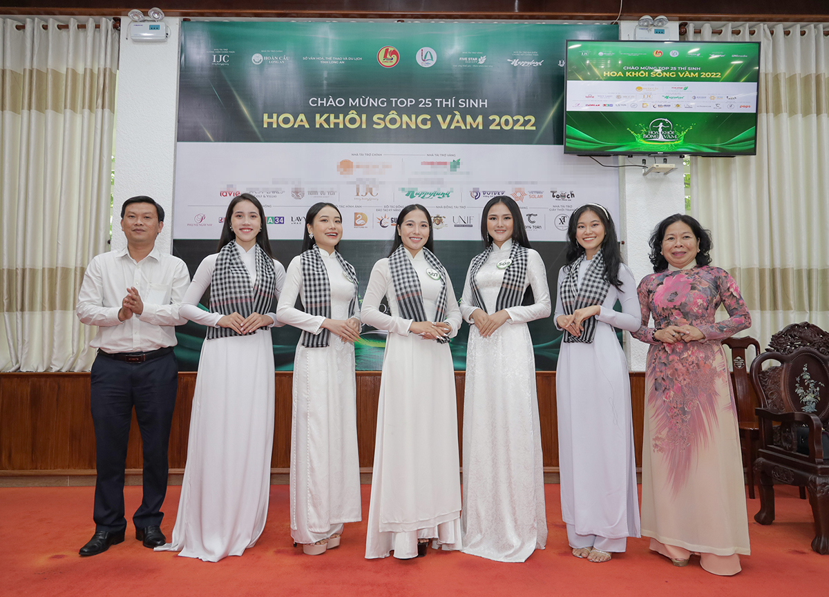 Top 25 Hoa khôi Sông Vàm 2022 vinh dự nhận khăn rằn từ ban lãnh đạo tỉnh Long An - 5