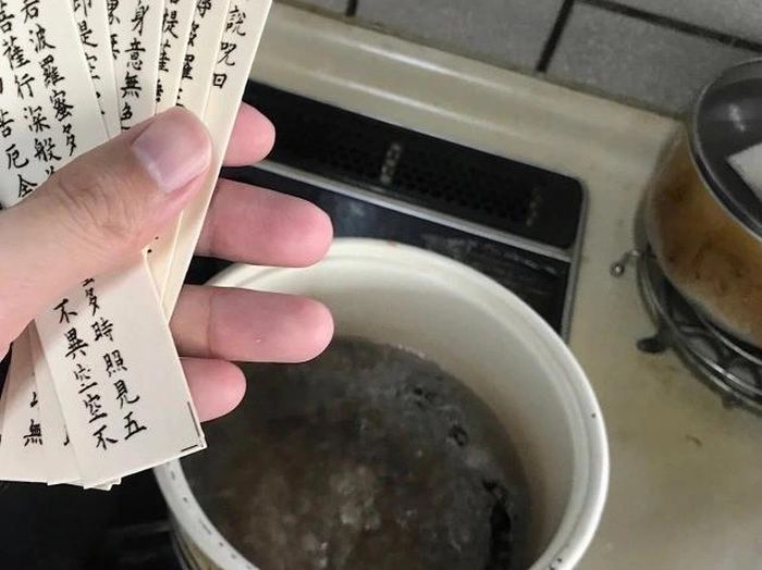 Nhà hàng Nhật bán món mì in kinh Phật linh thiêng - 2
