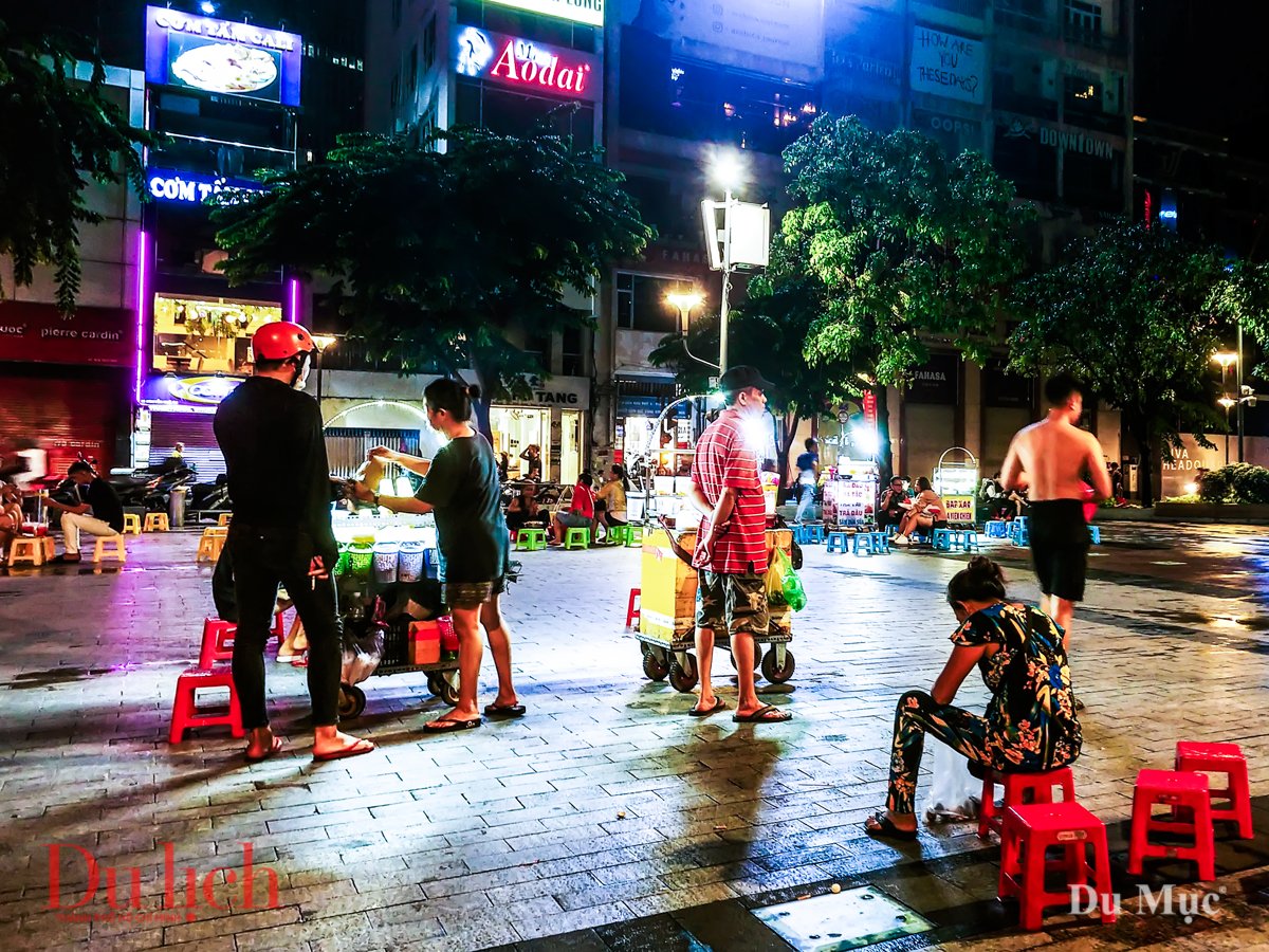 Chuyện ở Phố đi bộ Nguyễn Huệ sau 11 giờ đêm - 5