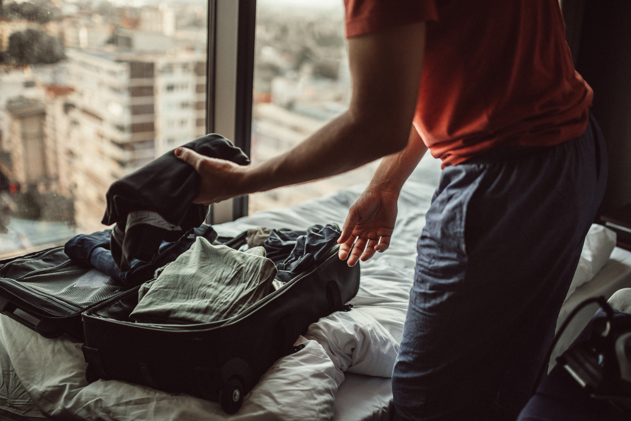 The Secret to Organizing Suitcases Like a Professional Traveler - 2