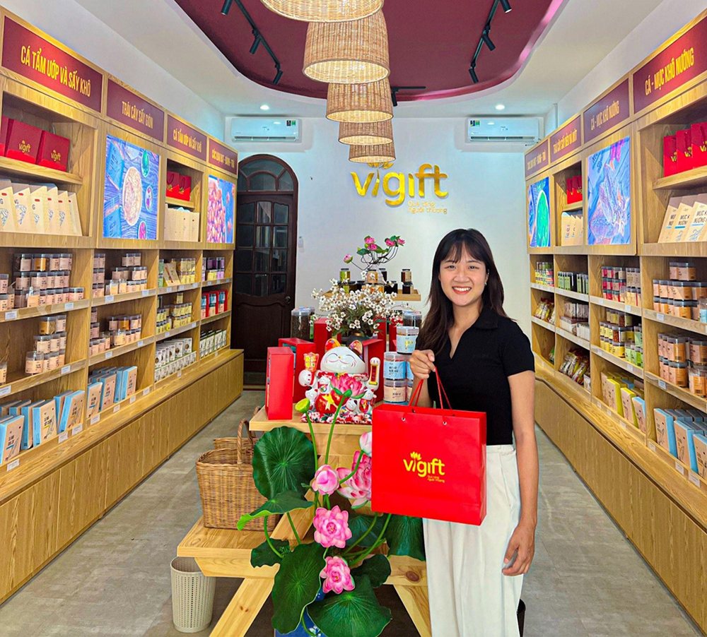 Dân du lịch thích thú với cửa hàng đặc sản sang xịn tại Đà Nẵng - 6