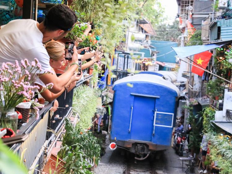 Khách nước ngoài không muốn dẹp phố đường tàu Hà Nội