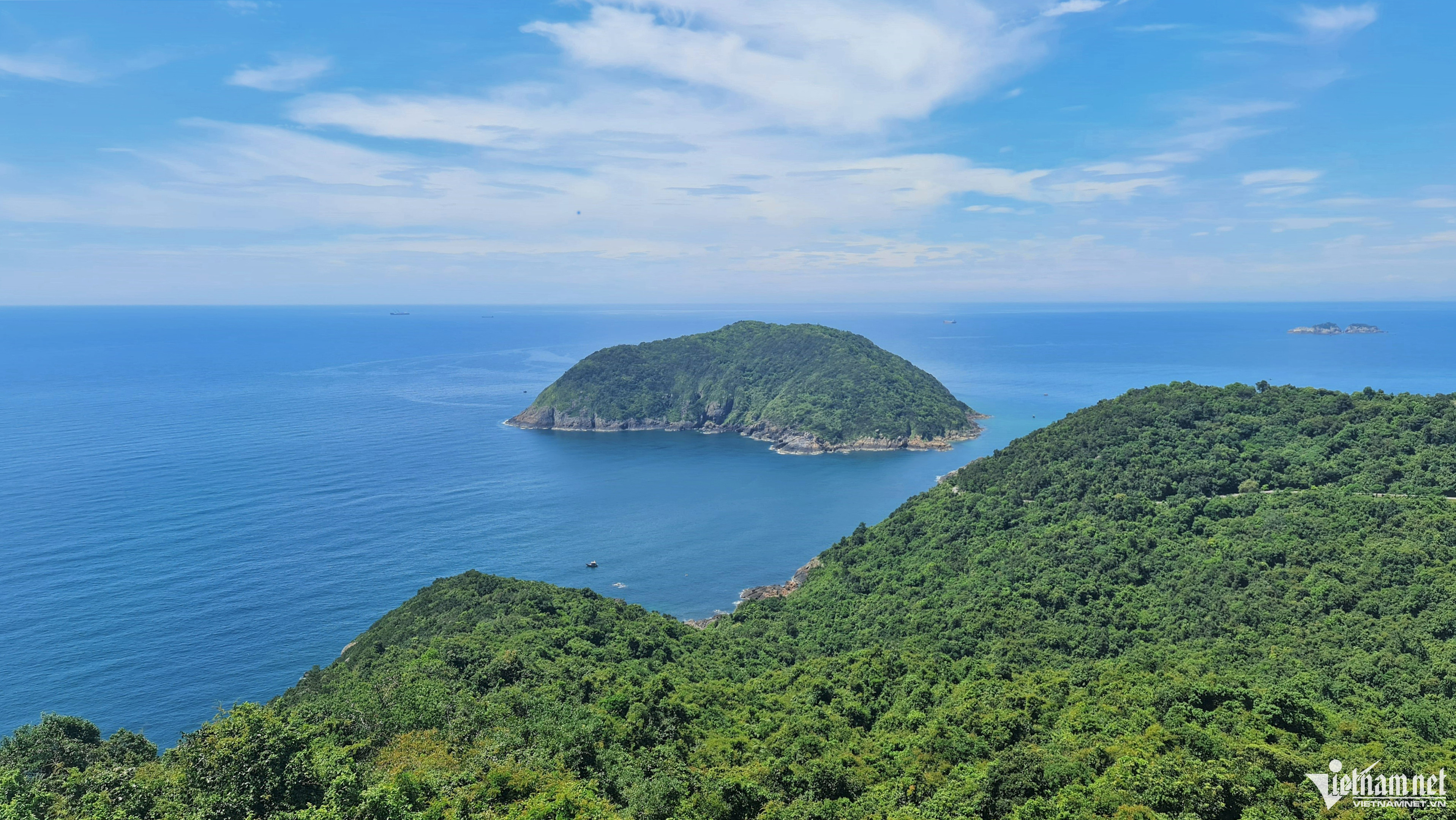 Vẻ đẹp hoang sơ đảo Hòn Mê, nước xanh trong như biển Nha Trang - 1