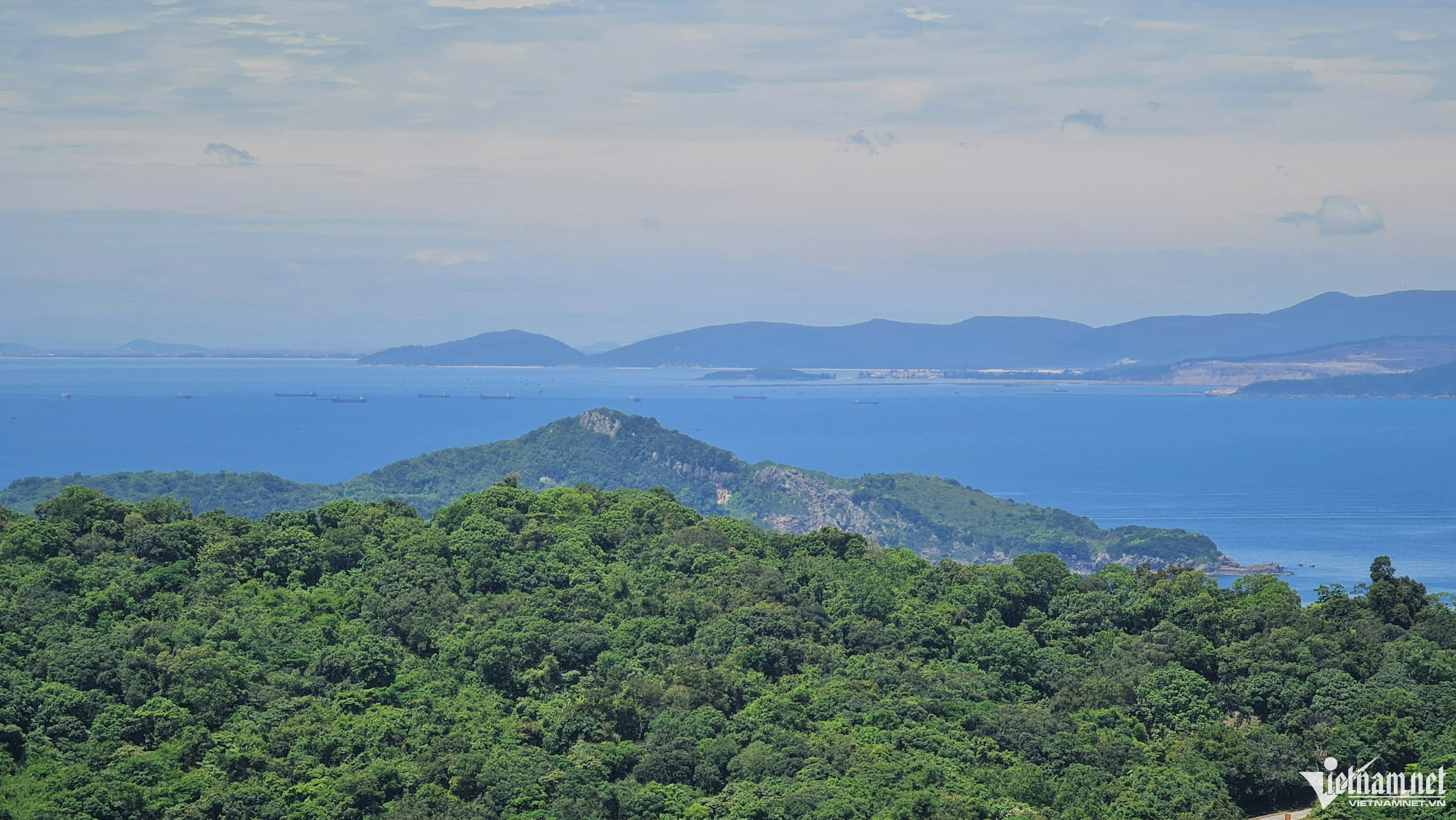Vẻ đẹp hoang sơ đảo Hòn Mê, nước xanh trong như biển Nha Trang - 3