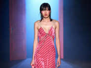 Người mẫu Việt đầu tiên catwalk tại 4 tuần lễ thời trang lớn nhất hành tinh