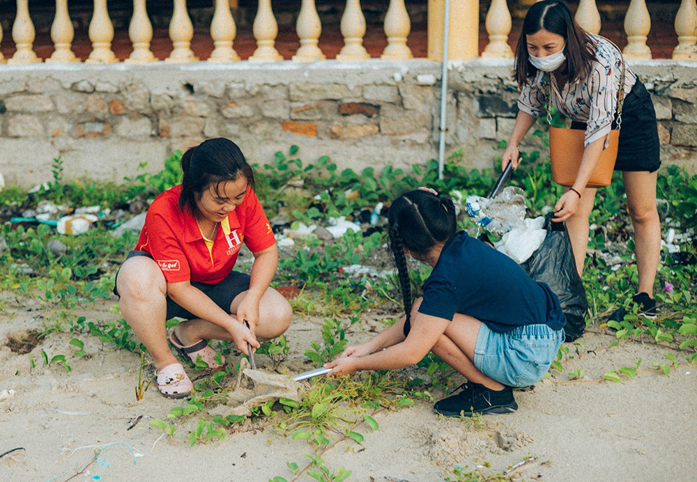 Vũng Tàu: Tự nguyện thu gom rác để làm sạch bờ biển - 2
