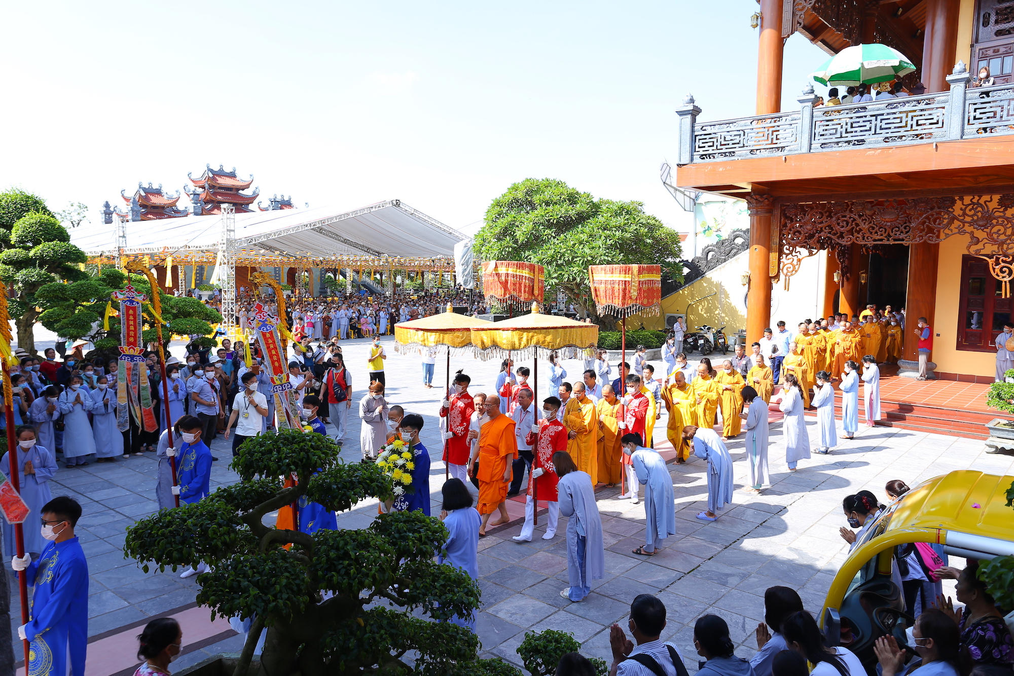 Hàng vạn Phật tử tu tập 3 ngày 3 đêm tại chùa Ba Vàng - 1