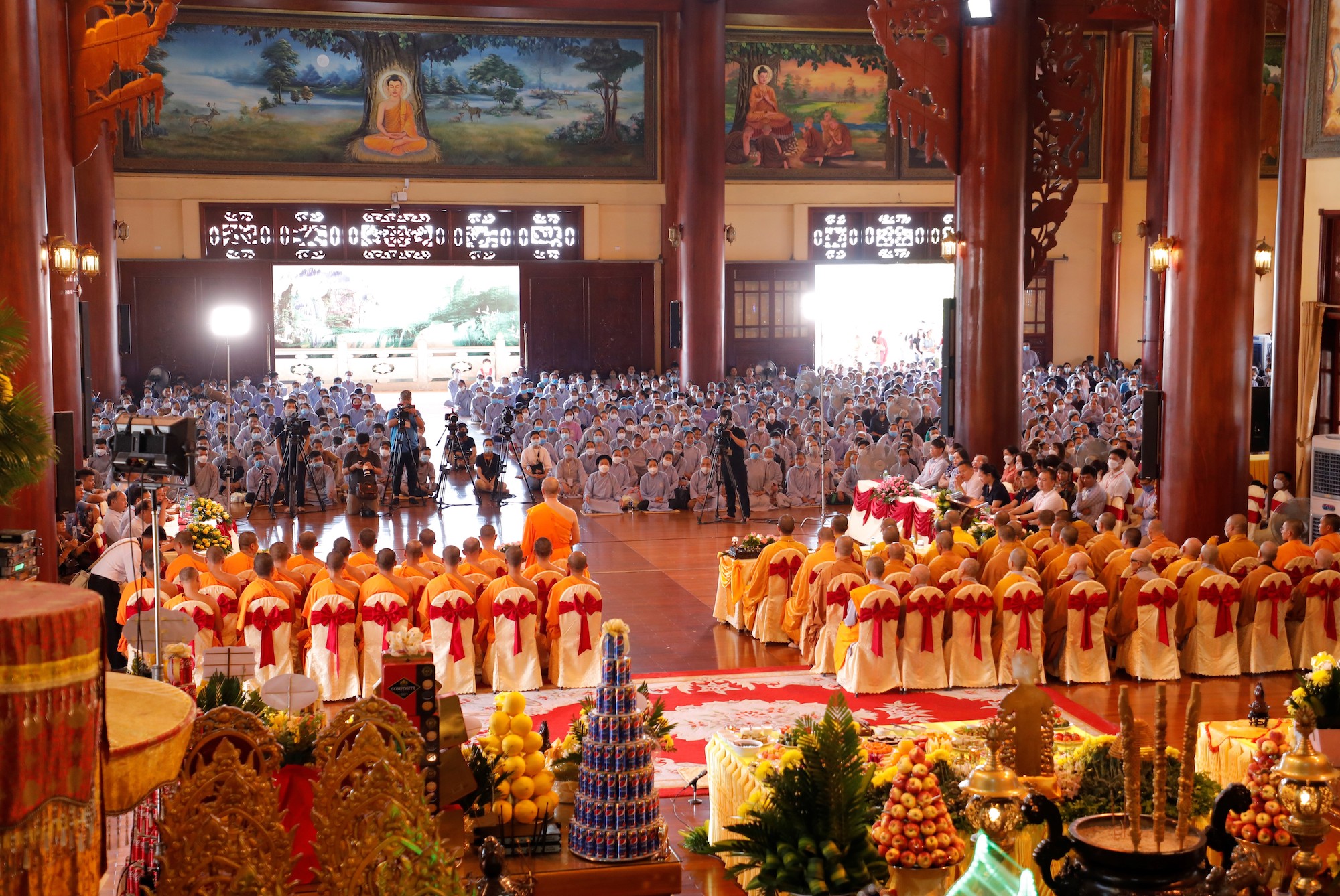 Hàng vạn Phật tử tu tập 3 ngày 3 đêm tại chùa Ba Vàng - 2