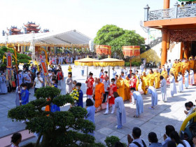  - Hàng vạn Phật tử tu tập 3 ngày 3 đêm tại chùa Ba Vàng