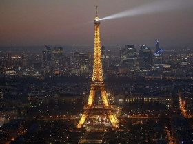  - Vì sao bạn nên tham quan tháp Eiffel trước 12h đêm?