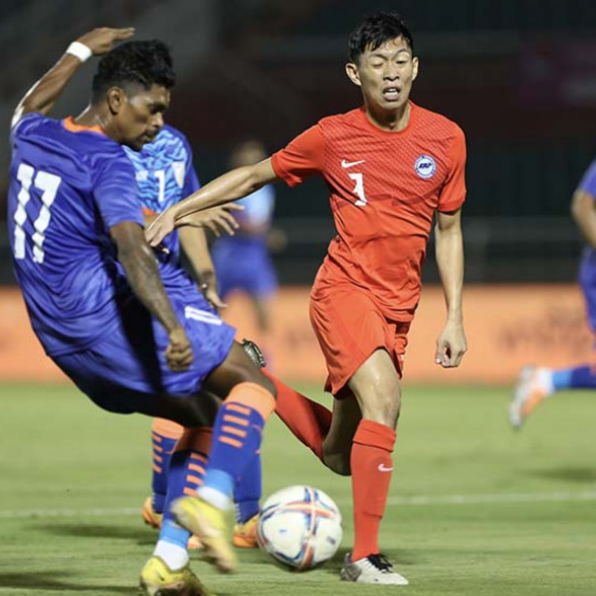  - Video bóng đá Ấn Độ - Singapore: Kịch tính cuối hiệp 1, kết quả có lợi cho ĐT Việt Nam