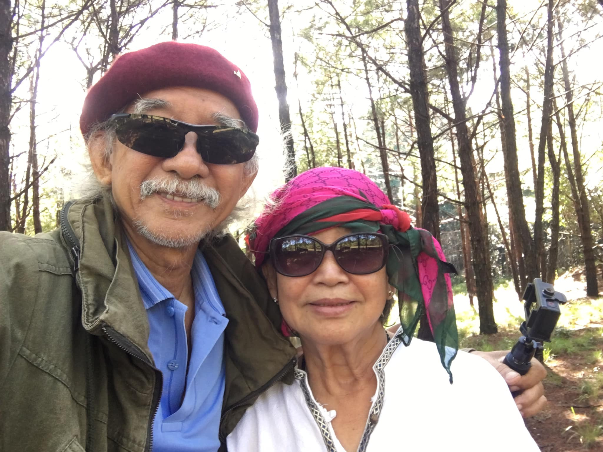 Cụ ông 74 tuổi 11 năm chở vợ ung thư phượt xuyên Đông Dương - 1