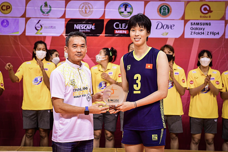 Dàn hot girl Thông tin khoe cúp vô địch, bóng chuyền Campuchia có sao cao 1m88 - 3