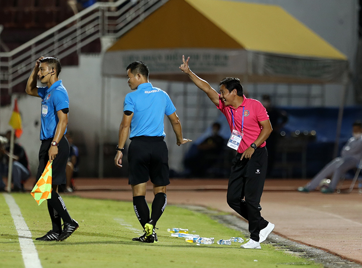 Dàn huyền thoại bóng đá Việt Nam đấu trí đầy cảm xúc ở "chung kết ngược" V-League - 4