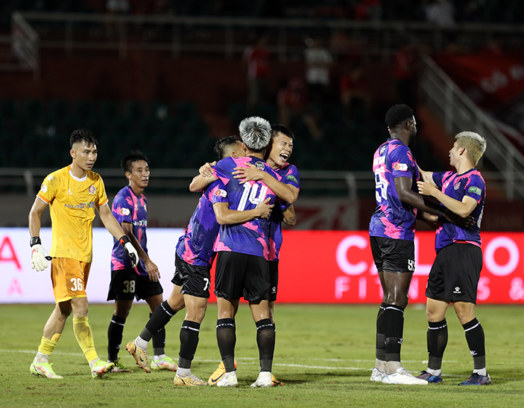 Dàn huyền thoại bóng đá Việt Nam đấu trí đầy cảm xúc ở "chung kết ngược" V-League - 10