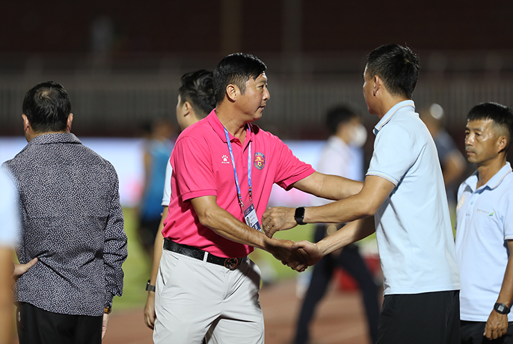 Dàn huyền thoại bóng đá Việt Nam đấu trí đầy cảm xúc ở "chung kết ngược" V-League - 13
