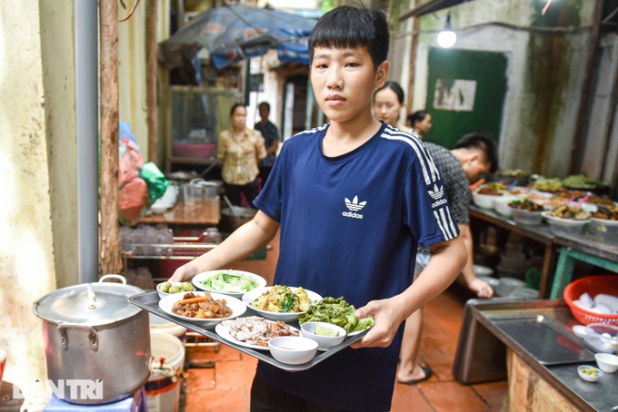 Quán cơm "bụi" thực đơn gần 50 món, hơn 25 năm gắn bó với người Hà Nội - 8