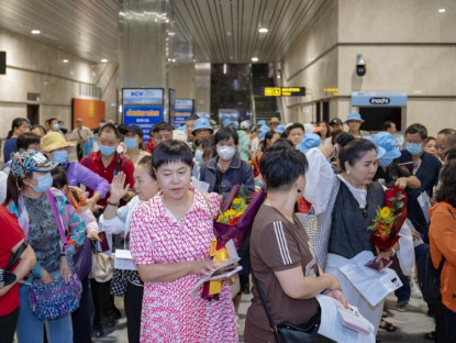 Chuyển động - Đón chuyến bay quốc tế đầu tiên đến Nhà ga T2 - Cảng Hàng không quốc tế Phú Bài