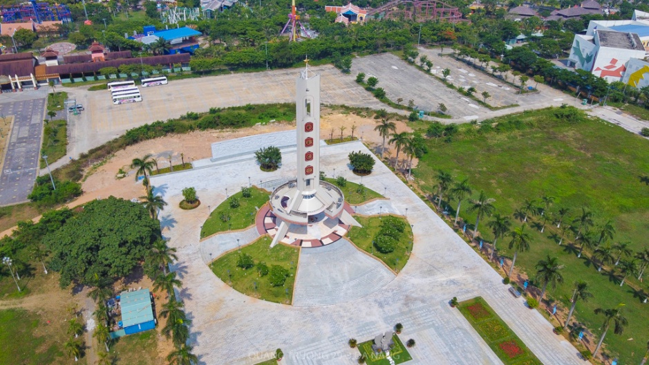 Thăm Đài tưởng niệm người có công giữa trung tâm Đà Nẵng - 1