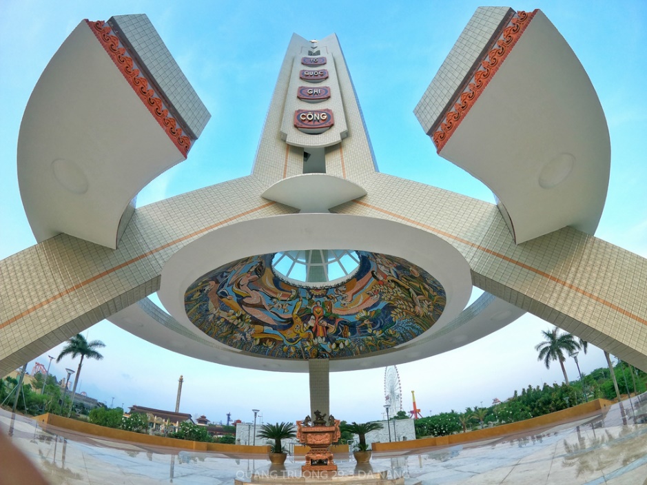 Thăm Đài tưởng niệm người có công giữa trung tâm Đà Nẵng - 2