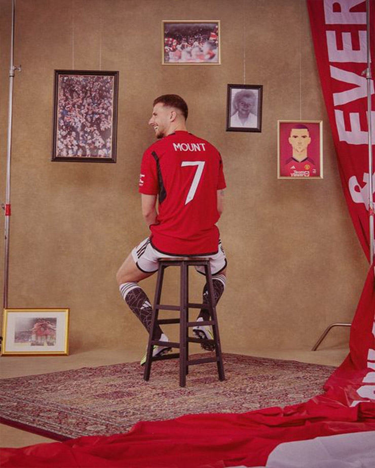Nóng: MU công bố số áo mới của Mason Mount, kế thừa huyền thoại Ronaldo - 1