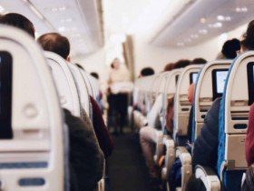 Vì sao phải dựng thẳng lưng ghế ngồi khi máy bay cất hay hạ cánh?