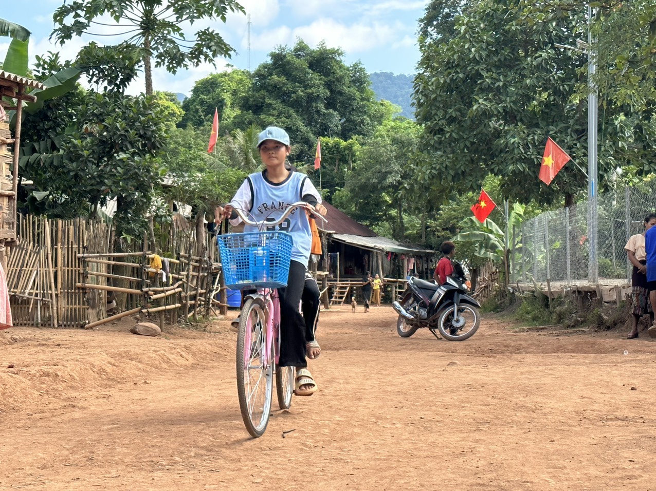 Bà con Ma Coong đón nước sạch giữa mùa hè khô khát - 2