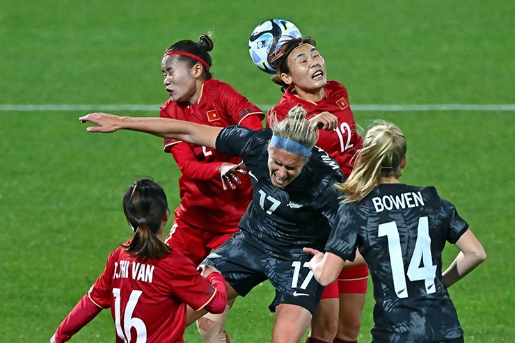 HLV Mai Đức Chung giải thích lý do ĐT nữ Việt Nam thua chủ nhà World Cup - 1