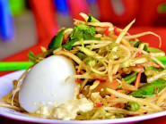 Món đu đủ đâm bán hàng trăm phần mỗi ngày ở An Giang có gì mà 'vạn người mê'?