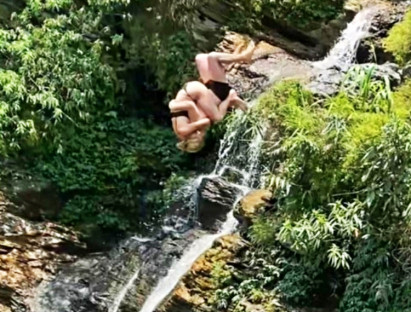 Chuyển động - Du khách đuối nước tử vong khi nhảy thác Du Già ở Hà Giang