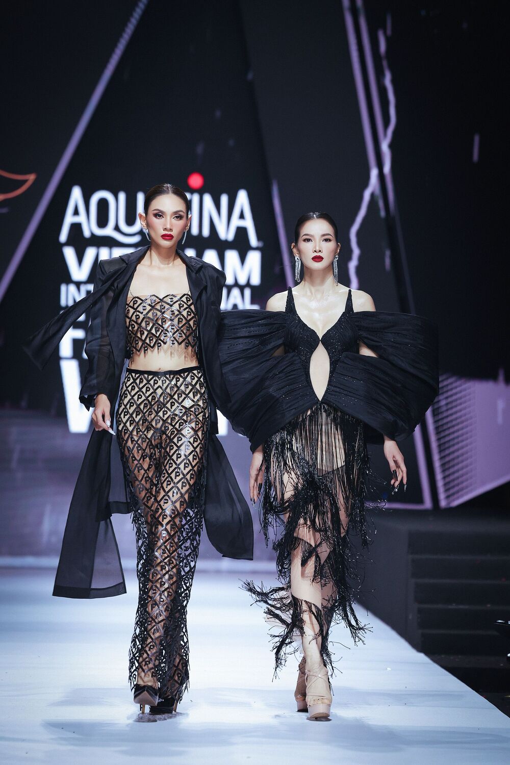 3 "chị đại" của làng mẫu cùng so kè trình catwalk trong 1 show diễn thời trang - 6