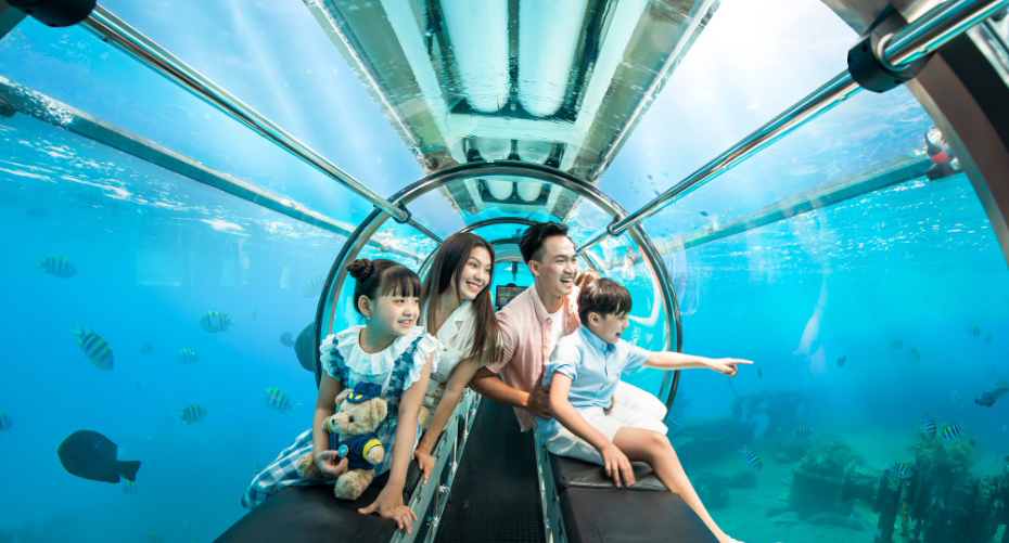 Đi tàu ngầm thám hiểm thế giới dưới đáy biển Nha Trang - 1