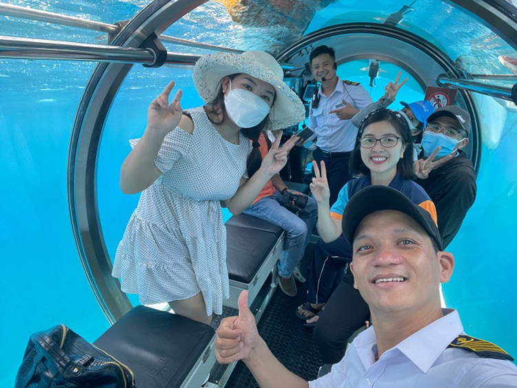 Đi tàu ngầm thám hiểm thế giới dưới đáy biển Nha Trang - 4