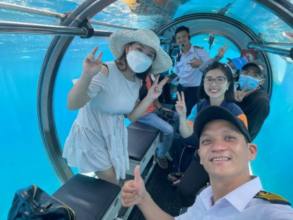 Chuyện hay - Đi tàu ngầm thám hiểm thế giới dưới đáy biển Nha Trang