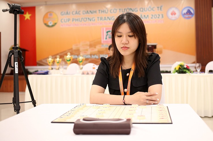 Ngắm nữ trọng tài xinh đẹp, thành tích gây “choáng” ở giải cờ tướng hot nhất Việt Nam - 9