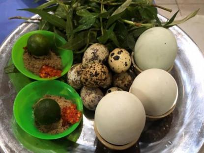 Ăn gì - Hàng trứng vịt lộn ở Quận 3 bán hơn 4.000 trứng mỗi ngày nhờ công thức lạ