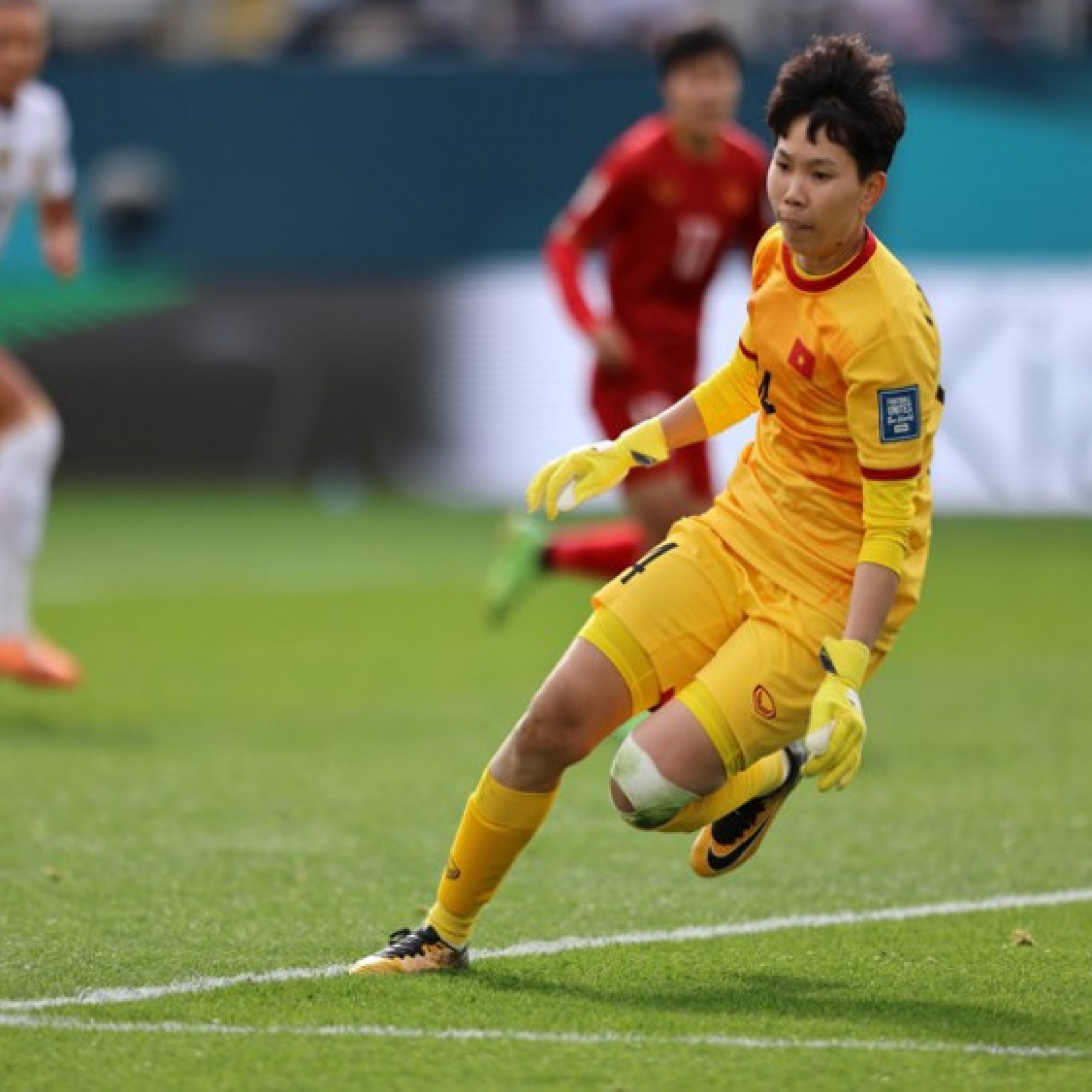 Giải trí - Ngả mũ Kim Thanh cản phá penalty ở World Cup, ĐT nữ Việt Nam kiên cường đấu Mỹ