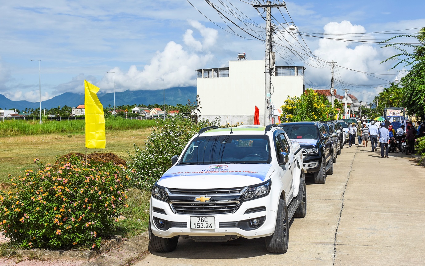 lan toa tinh yeu que huong tren nhung tuyen duong hoa ruc ro - 2